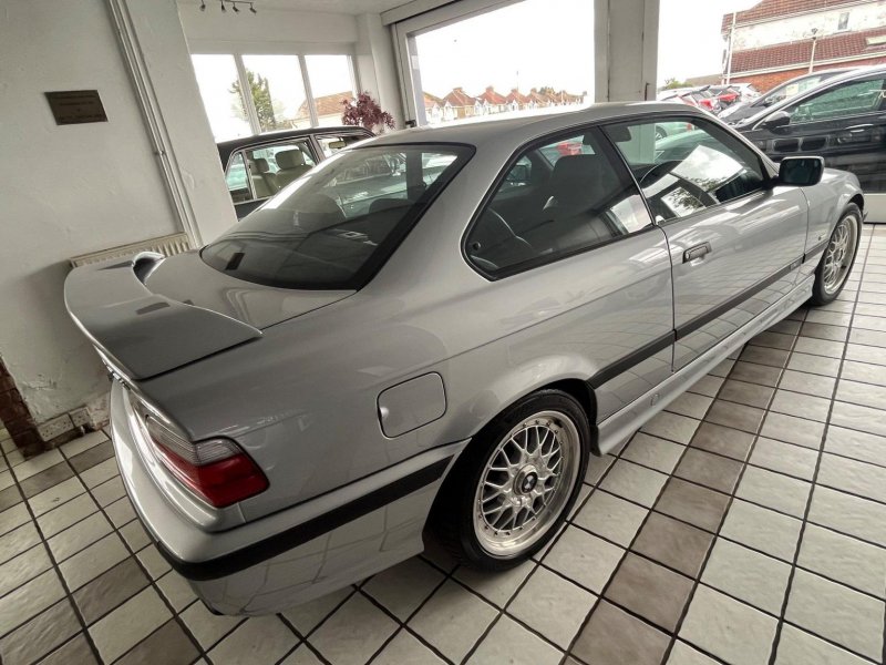 BMW 3 SERIES