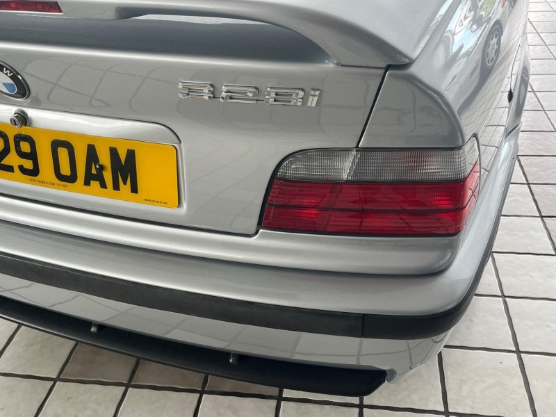 BMW 3 SERIES