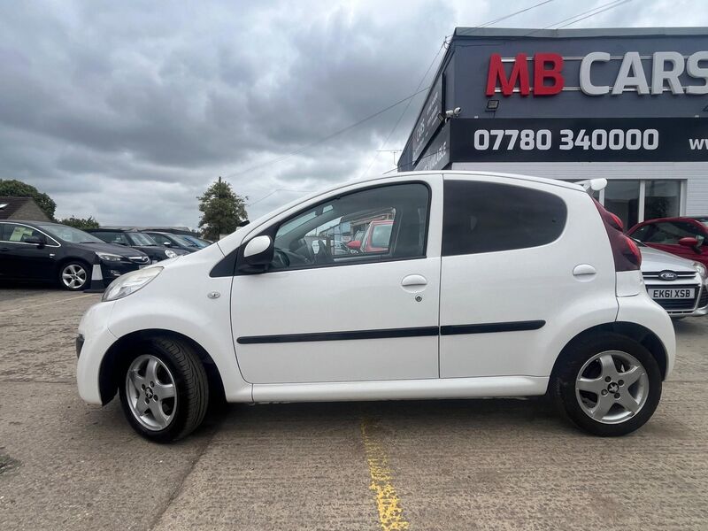 PEUGEOT 107