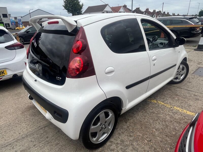 PEUGEOT 107