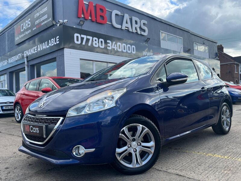 PEUGEOT 208