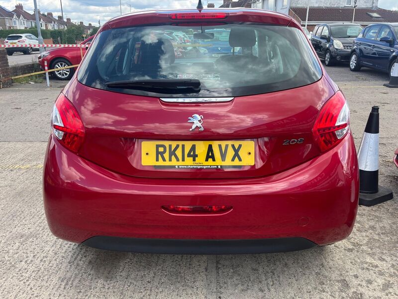 PEUGEOT 208