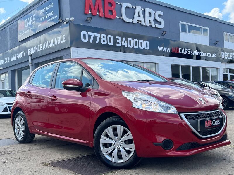 PEUGEOT 208