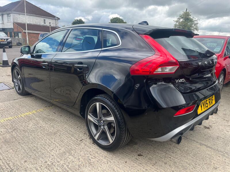 VOLVO V40