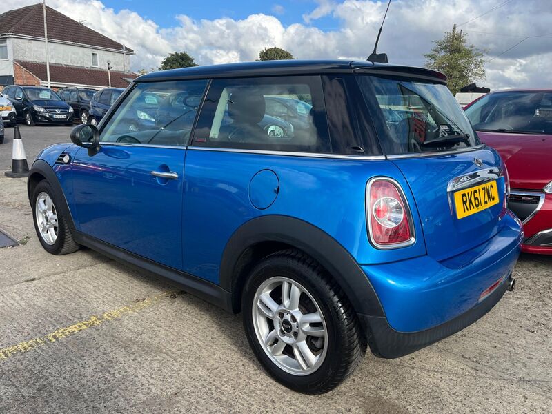 MINI HATCH