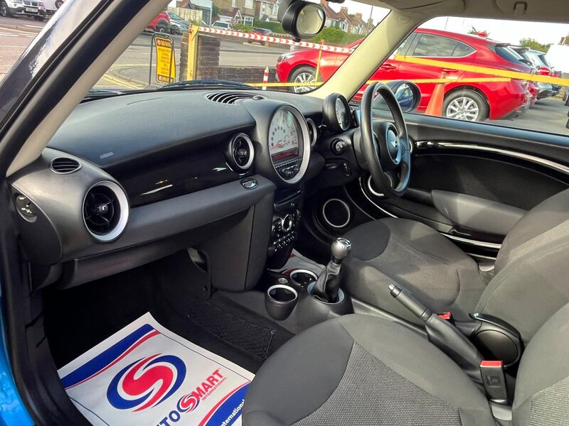 MINI HATCH