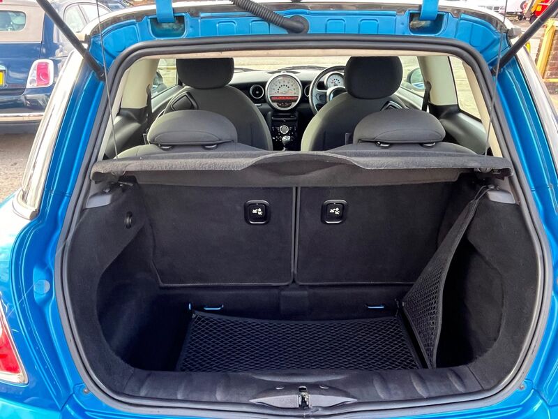 MINI HATCH