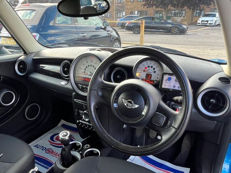 MINI HATCH
