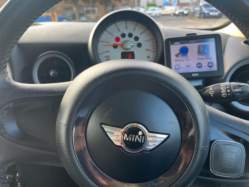 MINI HATCH