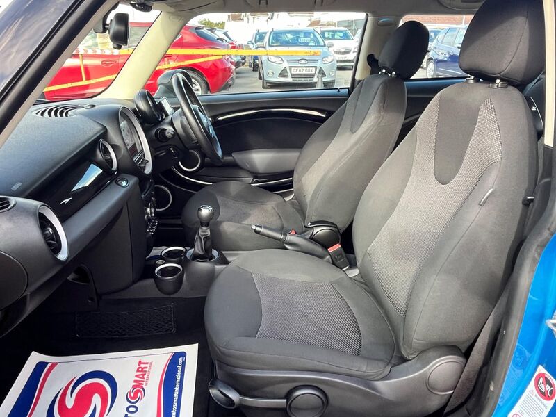MINI HATCH