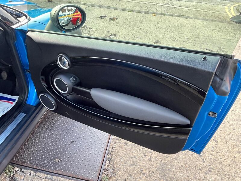MINI HATCH