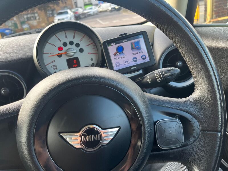 MINI HATCH