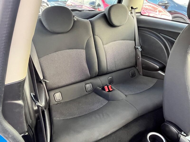 MINI HATCH