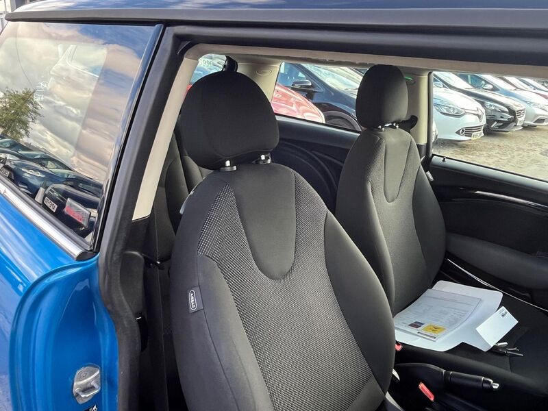 MINI HATCH