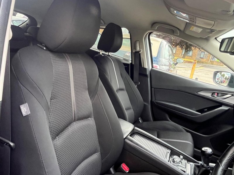 MAZDA MAZDA3