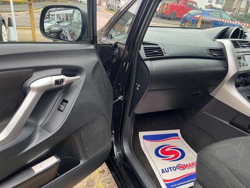 TOYOTA VERSO