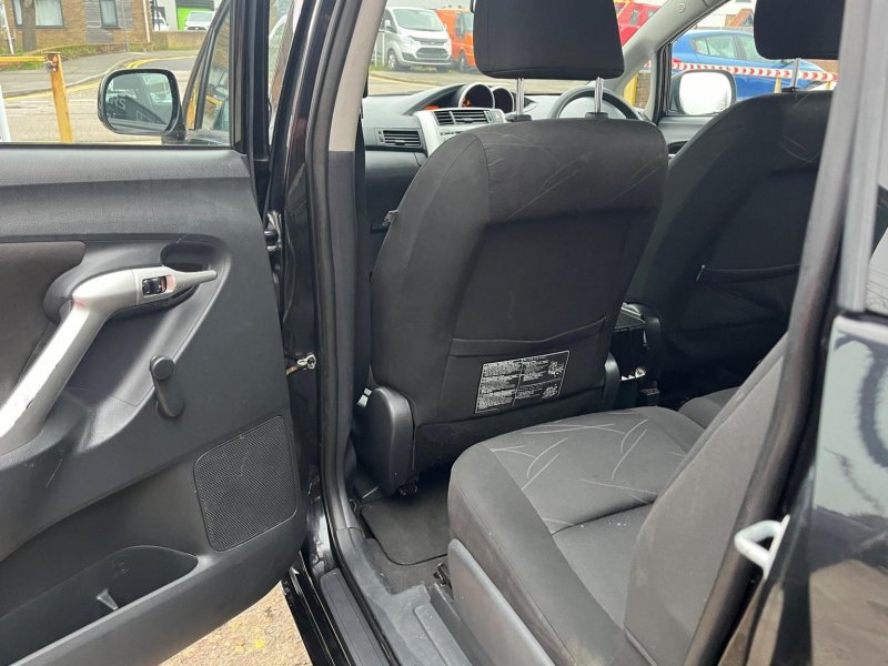 TOYOTA VERSO