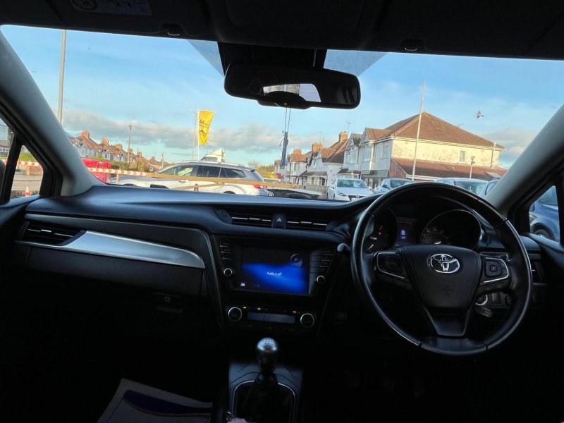 TOYOTA AVENSIS