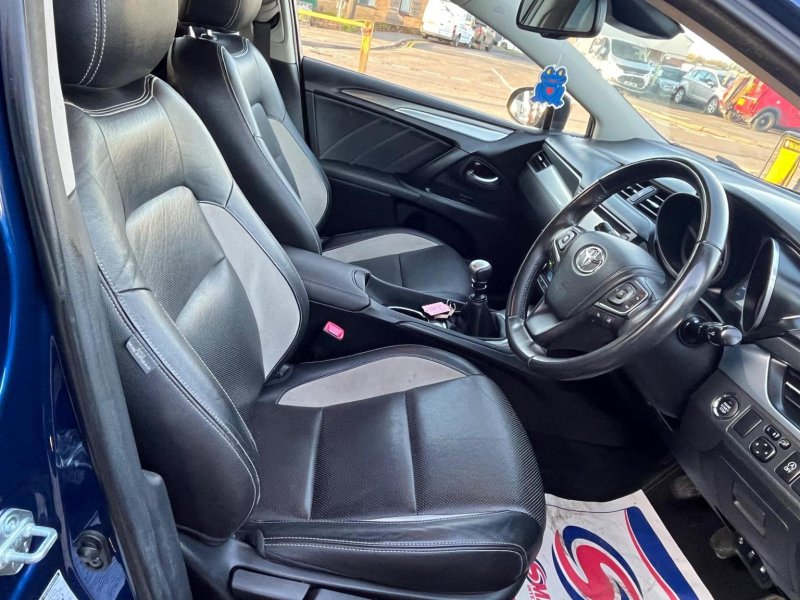 TOYOTA AVENSIS