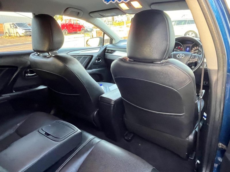 TOYOTA AVENSIS
