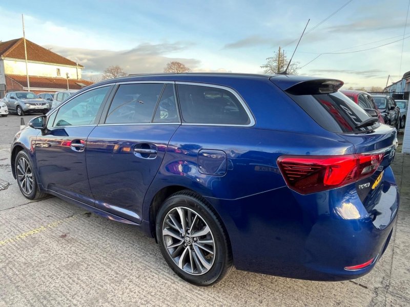 TOYOTA AVENSIS