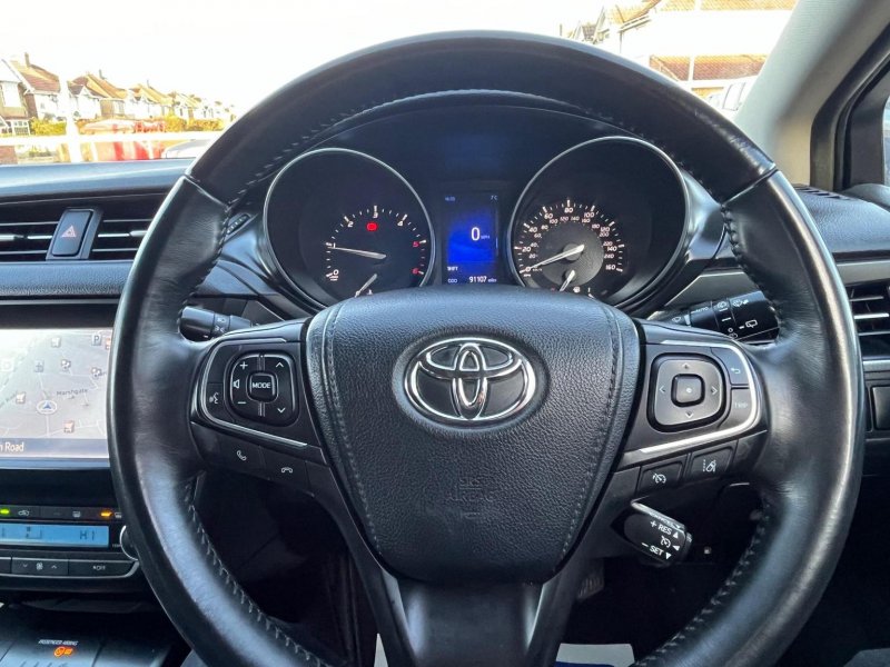 TOYOTA AVENSIS