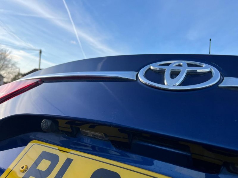 TOYOTA AVENSIS