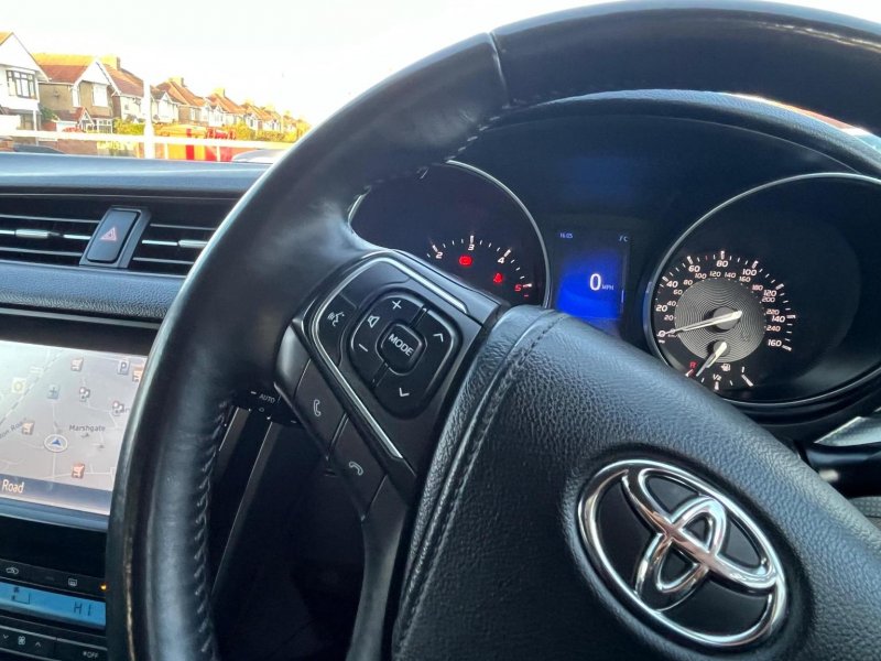 TOYOTA AVENSIS