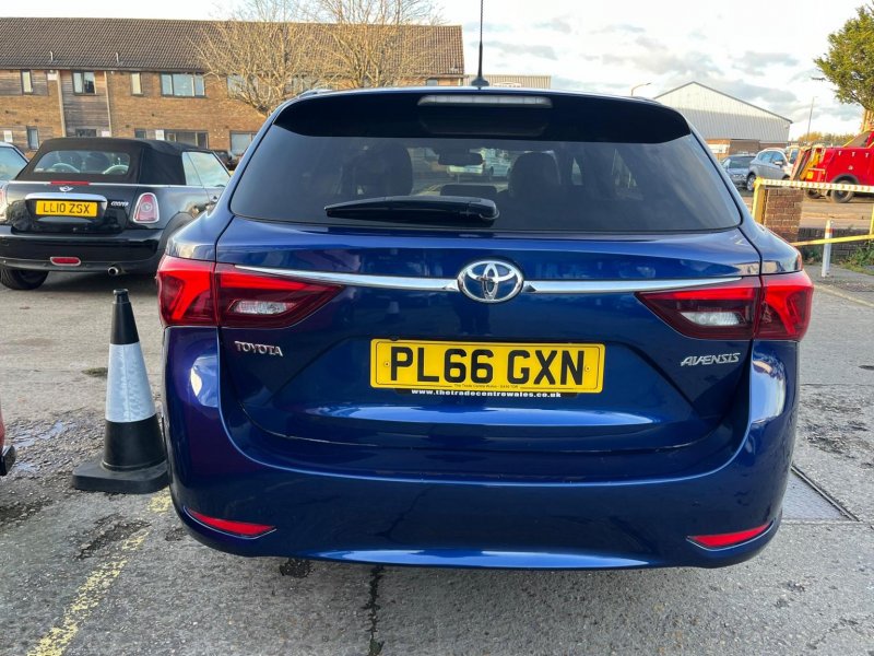 TOYOTA AVENSIS