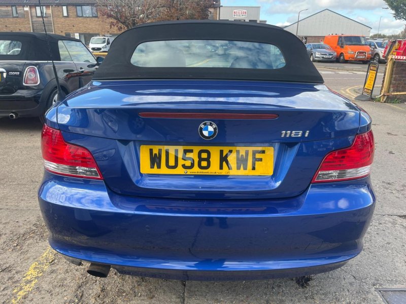 BMW 1 SERIES