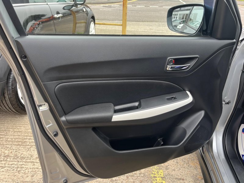 SUZUKI SWIFT