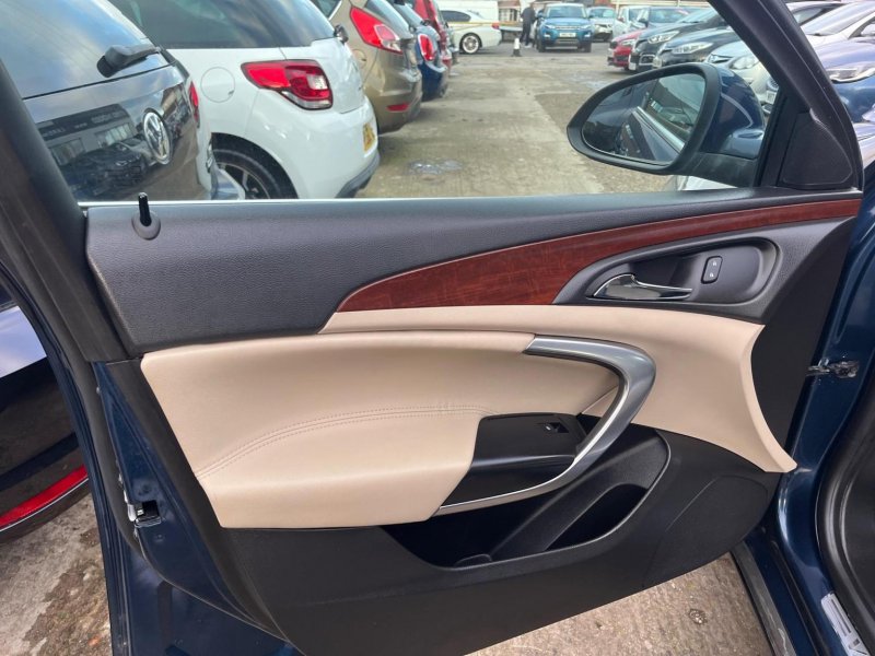 VAUXHALL INSIGNIA