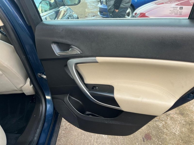 VAUXHALL INSIGNIA