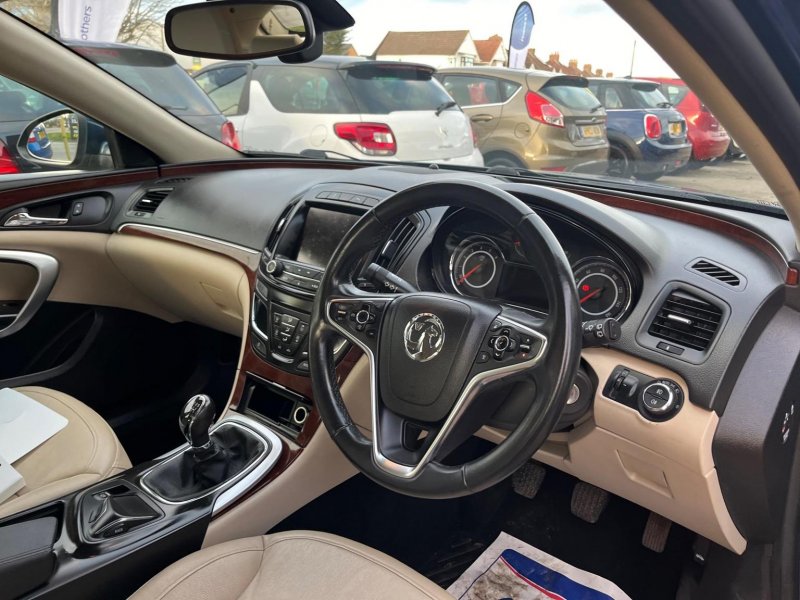 VAUXHALL INSIGNIA