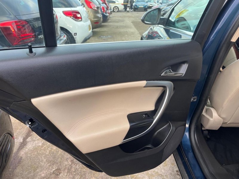 VAUXHALL INSIGNIA