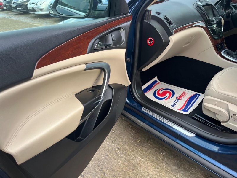 VAUXHALL INSIGNIA