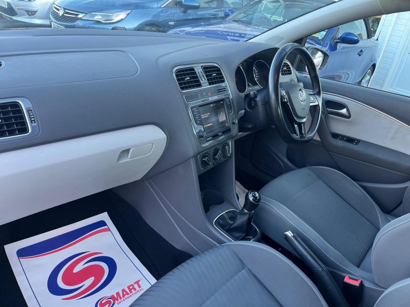 VOLKSWAGEN POLO