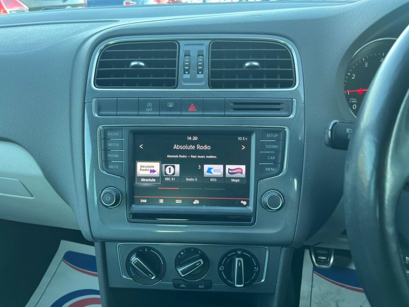 VOLKSWAGEN POLO