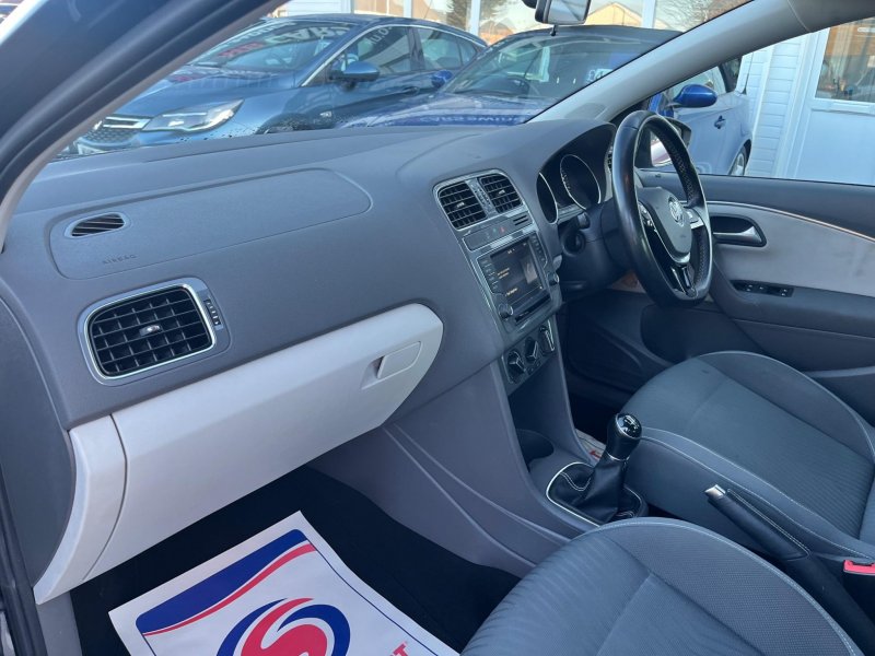 VOLKSWAGEN POLO