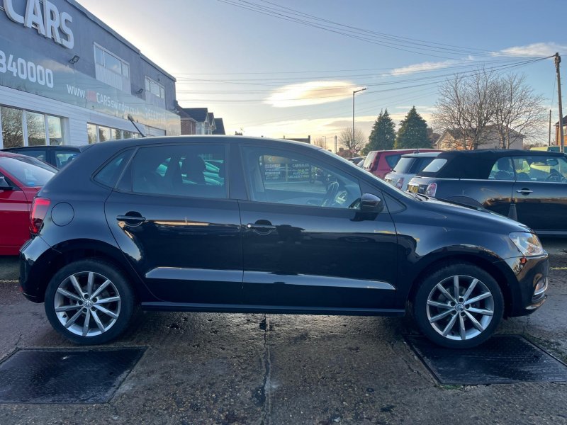VOLKSWAGEN POLO