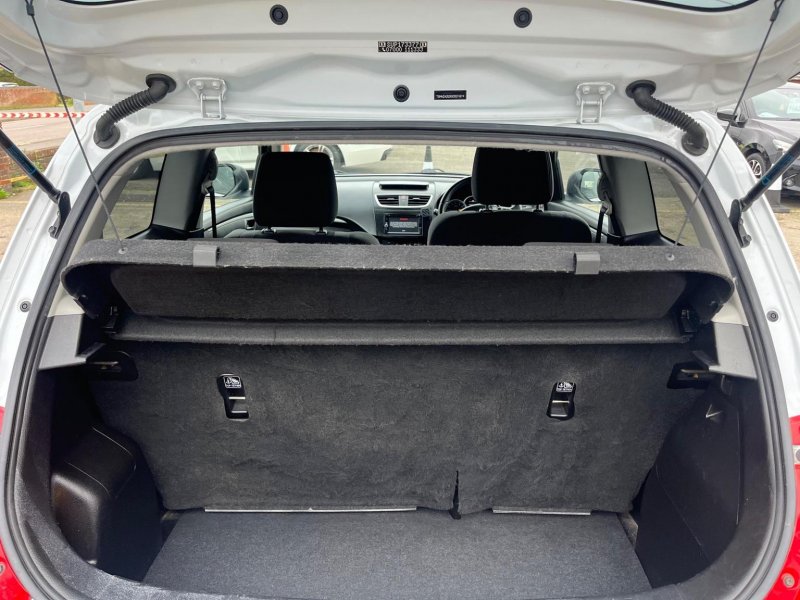 SUZUKI SWIFT