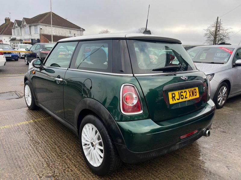 MINI HATCH