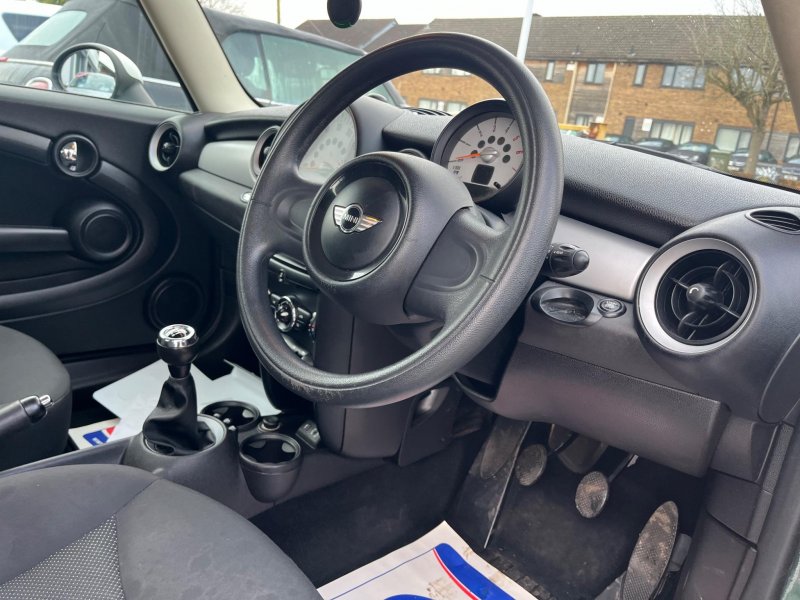 MINI HATCH