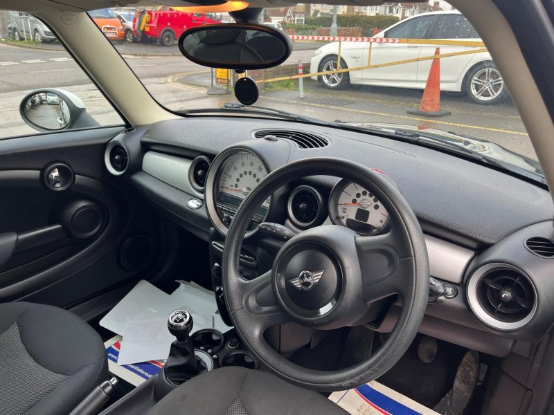 MINI HATCH