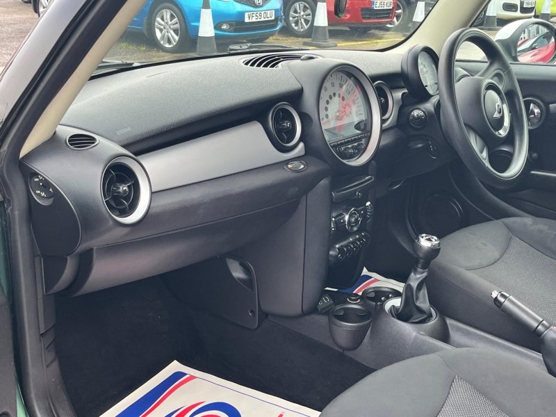 MINI HATCH