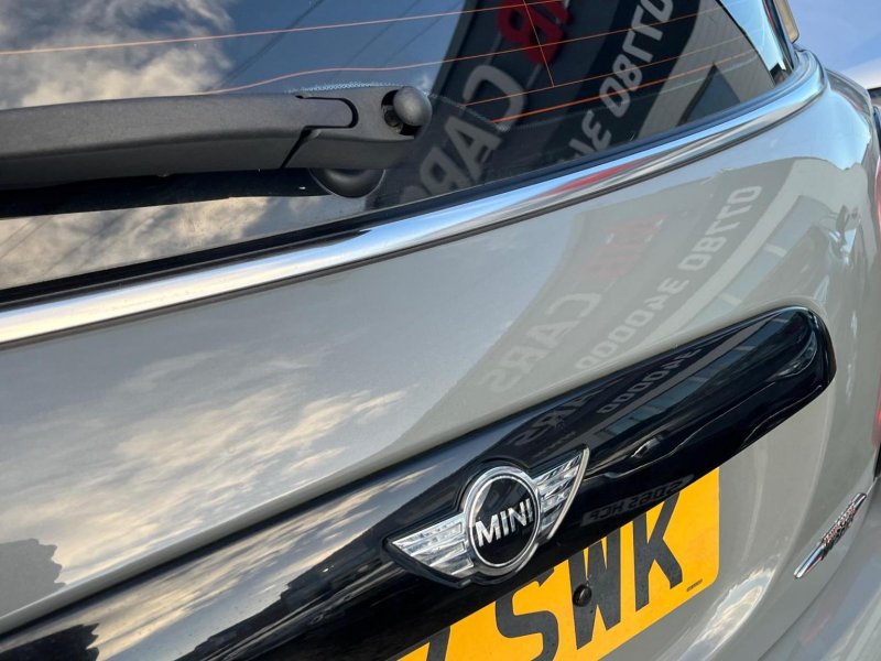 MINI HATCH