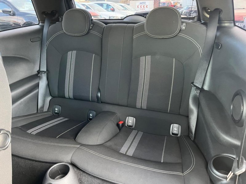 MINI HATCH