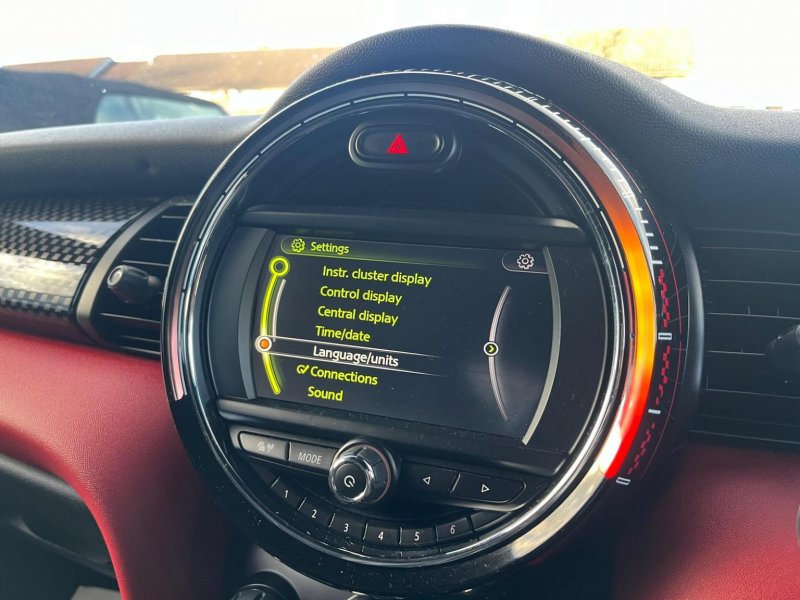 MINI HATCH