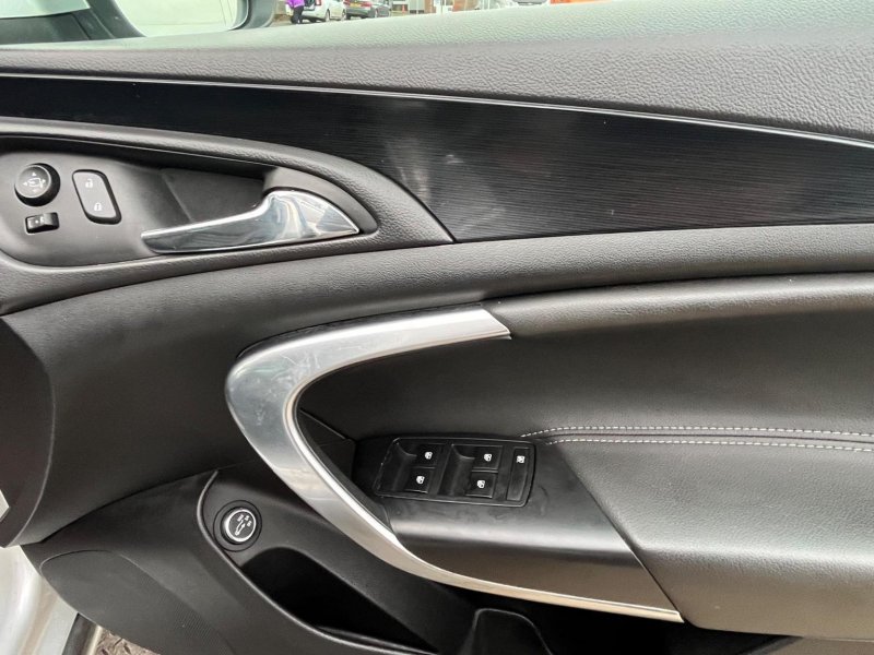VAUXHALL INSIGNIA