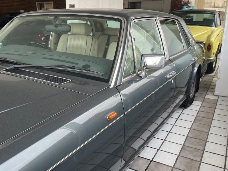 ROLLS-ROYCE SILVER SPIRIT